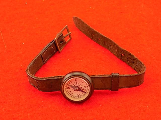French - Wrist Compass
