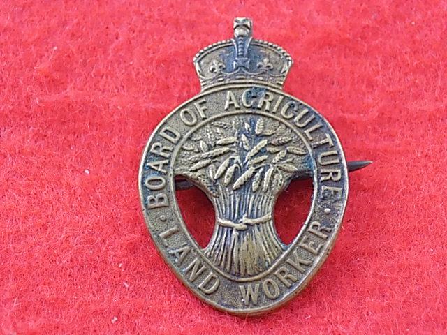 WW11 Pin Badge - Board of Agriculture - Land Worker